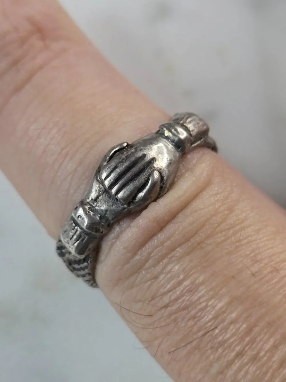 Womens Vintage Sterling Silver Holding Hands Friendship Ring 2.6g #E4130